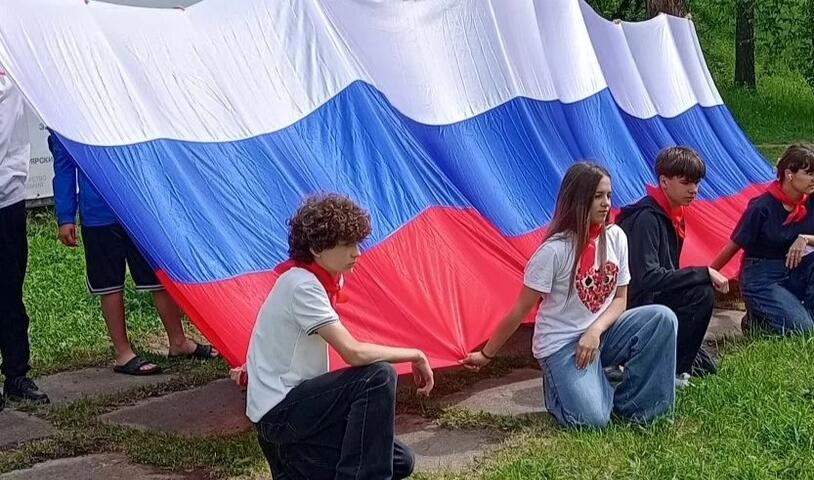 Празднование Дня Государственного флага России в СОК «Зелёные горки»