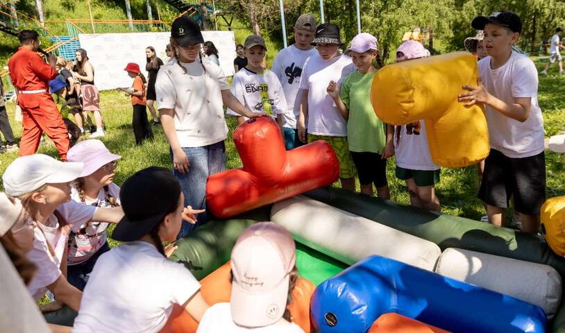 Команда СОК «Зелёные горки» встречает ребят на вторую смену